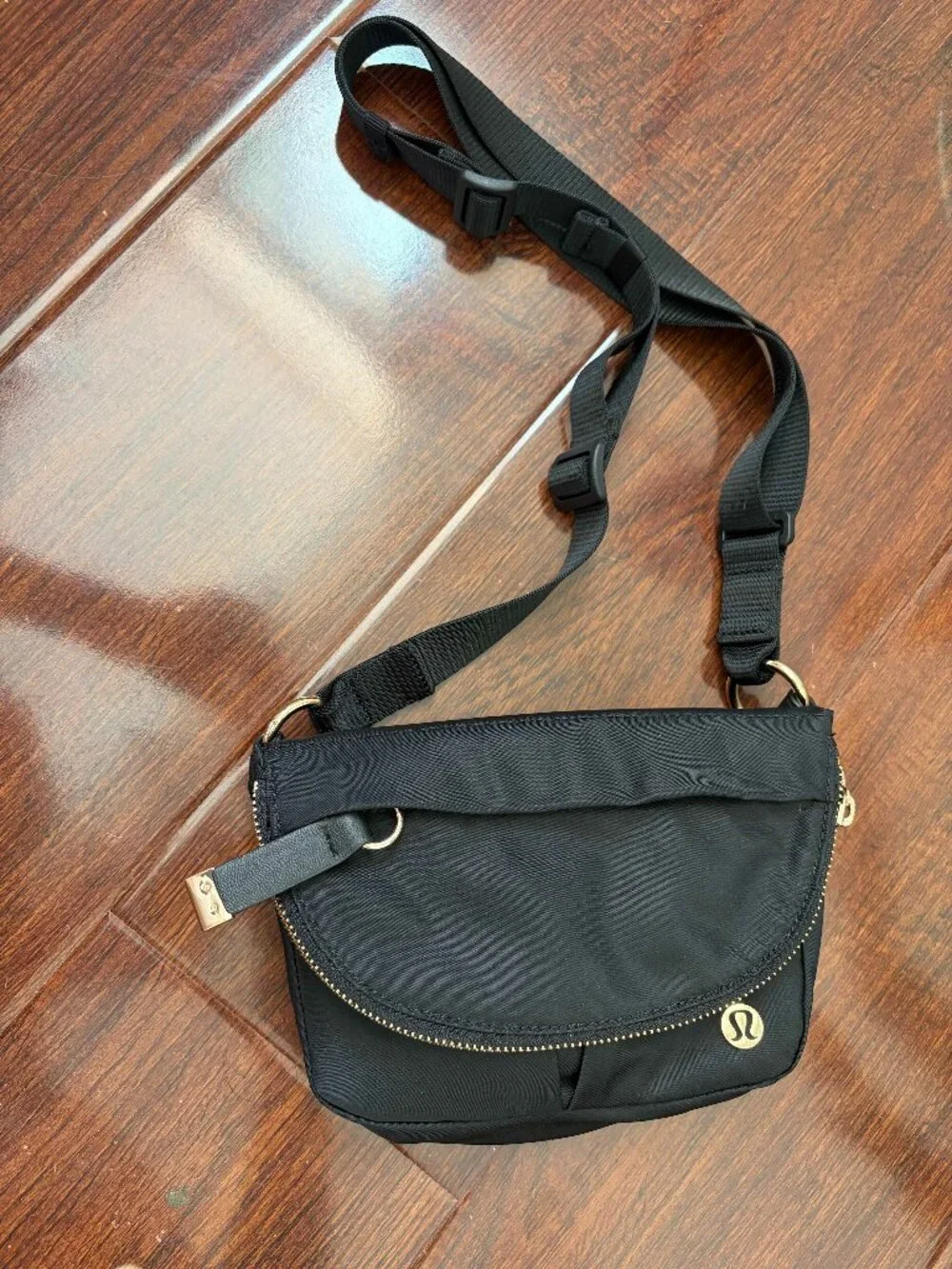 Lululemon Festival Bag in Black with gold details